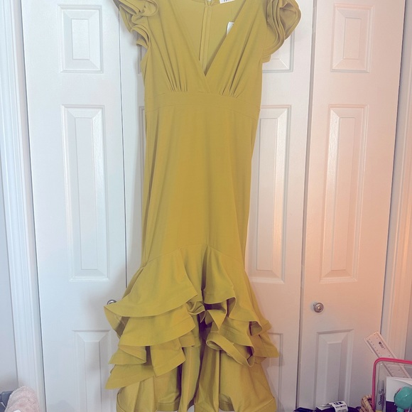 NEW WITH TAGS Mustard Yellow elegant gown SIZE XL - Picture 2 of 6